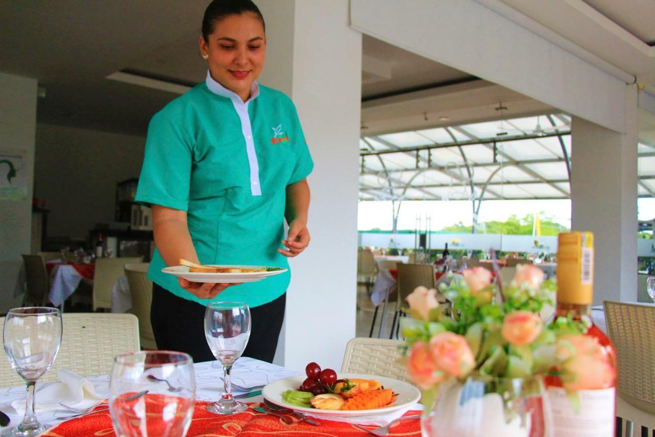 Hotel Anamela Mani Екстер'єр фото